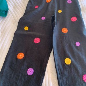 petite, stylish,  wide legged,  linen capris